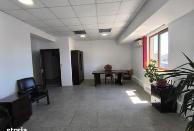 Spațiu comercial, de 100 mp, în Central