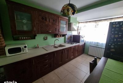 Apartament cu 3 camere în Vatra Luminoasă