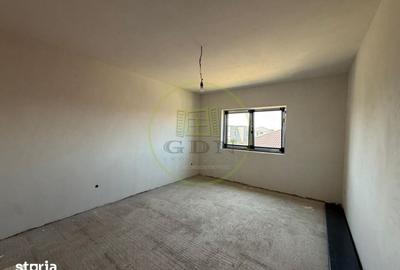 Casă cu 5 camere cu Teren 270 Mp în Malu Mare - 8