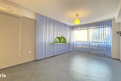 Spațiu comercial, de 70 mp, în Central - 4