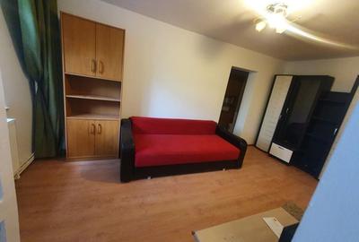 Apartament cu 2 camere decomandat în Podu Roș