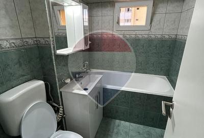 Apartament cu 3 camere decomandat în Obor