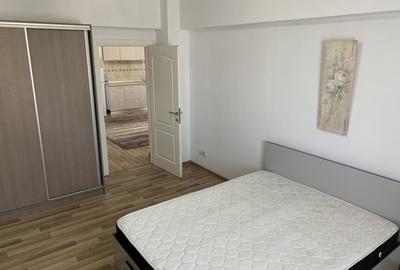 Apartament cu 3 camere semidecomandat în Berceni - 1