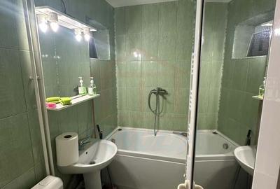 Apartament cu 2 camere, mobilat în Micro 20