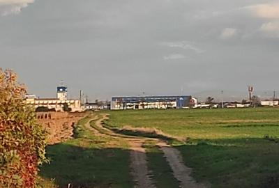 Teren de 5800 mp, în Aeroport