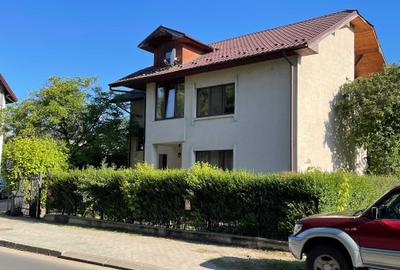 Casă cu 4 camere în Central
