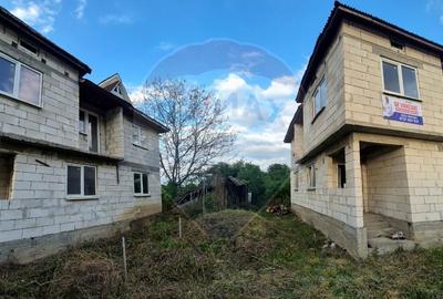 Casă cu 7 camere cu Teren 3650 Mp în Central - 3
