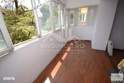 Apartament cu 3 camere decomandat în Lacul Tei