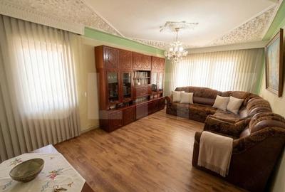 Apartament cu 4 camere decomandat în Filiași