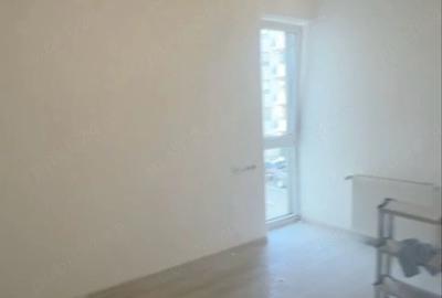 Apartament cu 2 camere decomandat în Tractorul