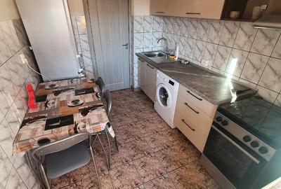 Apartament cu 2 camere decomandat în Apărătorii Patriei