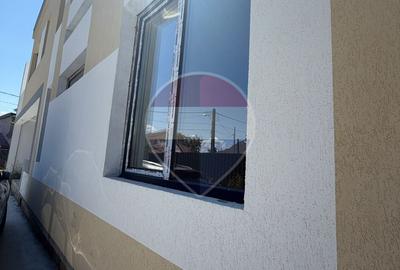 Casă cu 4 camere cu Teren 1200 Mp în Brestei