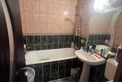 Apartament cu 3 camere semidecomandat în Colentina