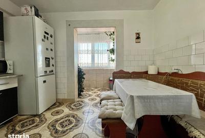 Apartament cu 3 camere decomandat, mobilat în Central
