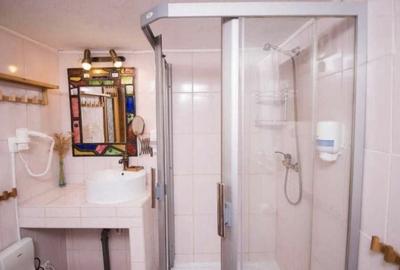 Casă cu 5 camere cu Teren 1424 Mp în Jurilovca