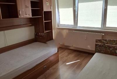 Apartament cu 3 camere decomandat în Obor