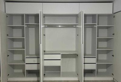 Apartament cu 2 camere decomandat în Roșu