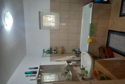 Casă cu 3 camere cu Teren 10000 Mp în Central