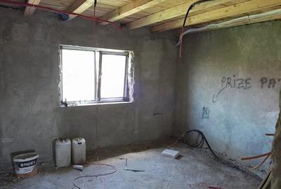 Casă cu Teren 1400 Mp în Sculeni
