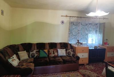 Casă cu 4 camere în Băgău