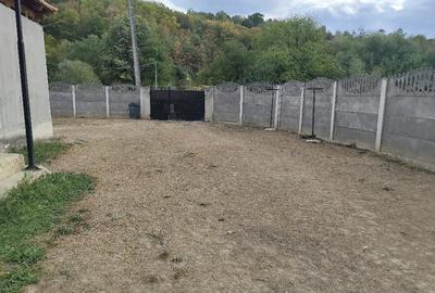 Casă cu 2 camere cu Teren 500 Mp în Central