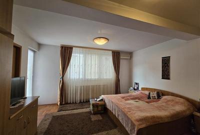Casă cu 7 camere cu Canalizare în 1 Mai - 18