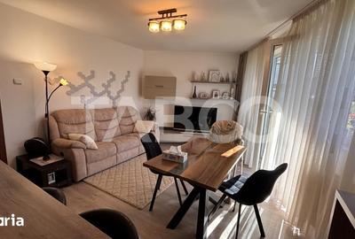 Apartament cu 3 camere decomandat în Est