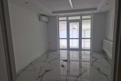 Spațiu comercial, de 86 mp, în Central - 3