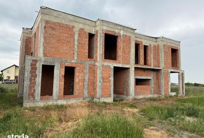 Casă cu 5 camere cu Teren 305 Mp în Dumbrăvița