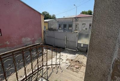 Casă cu 2 camere cu Teren 78 Mp în Central
