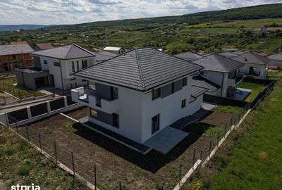 Casă cu 4 camere cu Teren 500 Mp în Chinteni