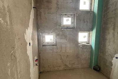 Casă cu 4 camere cu Teren 300 Mp în Florești