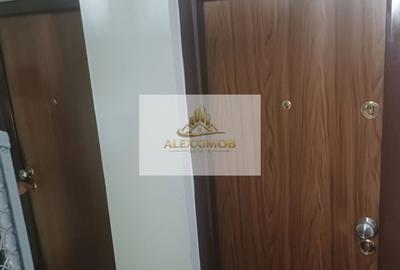 Apartament cu 4 camere decomandat, mobilat în Romană