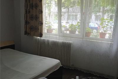 Apartament cu 2 camere semidecomandat în Podu Roș