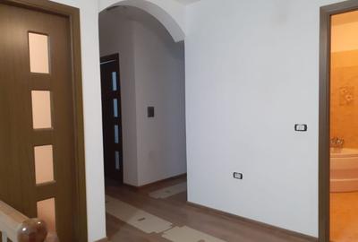 Casă cu 4 camere cu Teren 601 Mp în Vânători