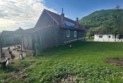 Casă cu 3 camere în Țebea