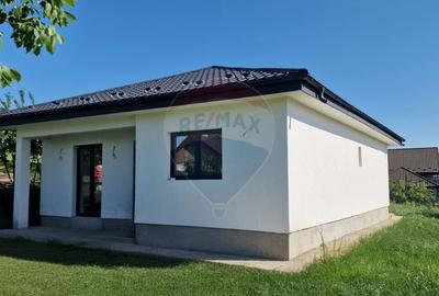 Casă individuală cu 3 camere cu Teren 400 Mp în Tomești - 1