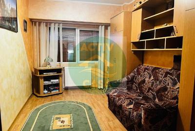 Apartament cu 3 camere decomandat în Roman - 2
