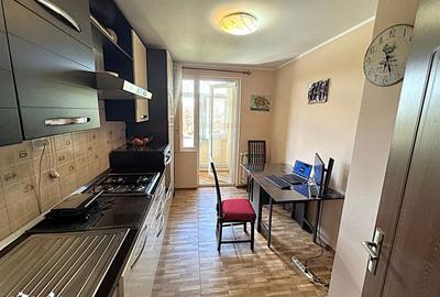 Apartament cu 3 camere decomandat, mobilat în Micro 20 - 1