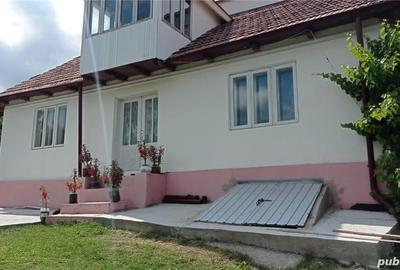 Casă cu 4 camere cu Teren 3700 Mp în Onești