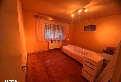 Apartament cu 3 camere decomandat în Micro 17