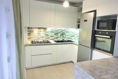 Apartament cu 3 camere decomandat, mobilat în Bună Ziua