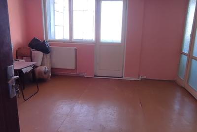 Apartament cu 3 camere decomandat în Micro 38 - 3