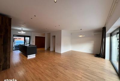 Casă cu 5 camere cu Teren 100 Mp în Central