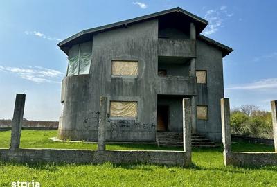 Casă cu 4 camere cu Teren 300 Mp în Corbeanca
