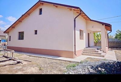 Casă cu Teren 400 Mp în Corbu - 5