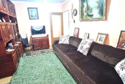 Apartament cu 3 camere semidecomandat în Km 4