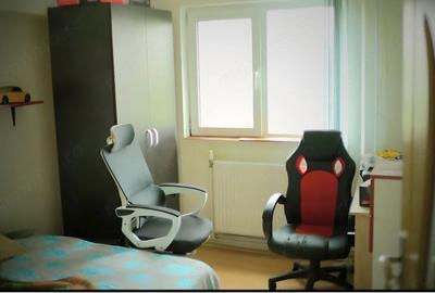 Apartament cu 4 camere decomandat în Exterior Vest