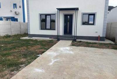 Casă individuală cu 4 camere cu Teren 320 Mp în Cârcea