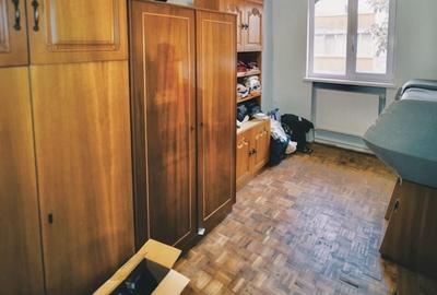 Apartament cu 3 camere semidecomandat în Mureșeni